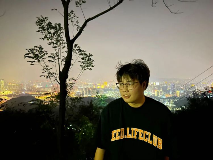 荊門職業學院的劉豪，你上熱榜了