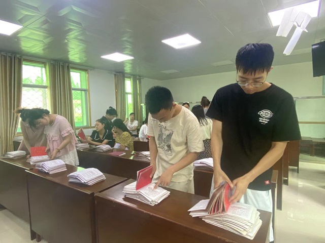 以筆寄情 共筑成長 ——鐘祥市石牌鎮小學開展“溫馨評語”展評交流會