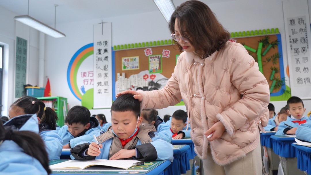 墨芳流指尖 幽香溢滿園——記掇刀石小學宋玉芳老師