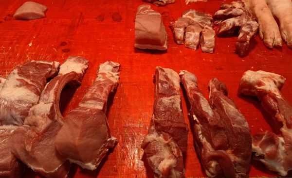 肉價持續漲 市場難覓“兩元菜”(分離圖)(9585496)-20240816091651